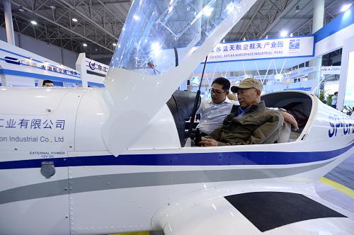 2013中國國際通用航空大會舉行航空設備器材展